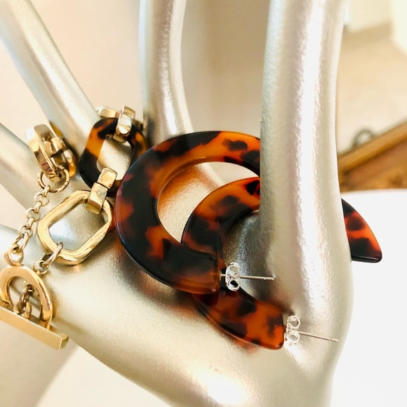 Vintage Tortoise Resin Jewelry - Picture 10 of 13